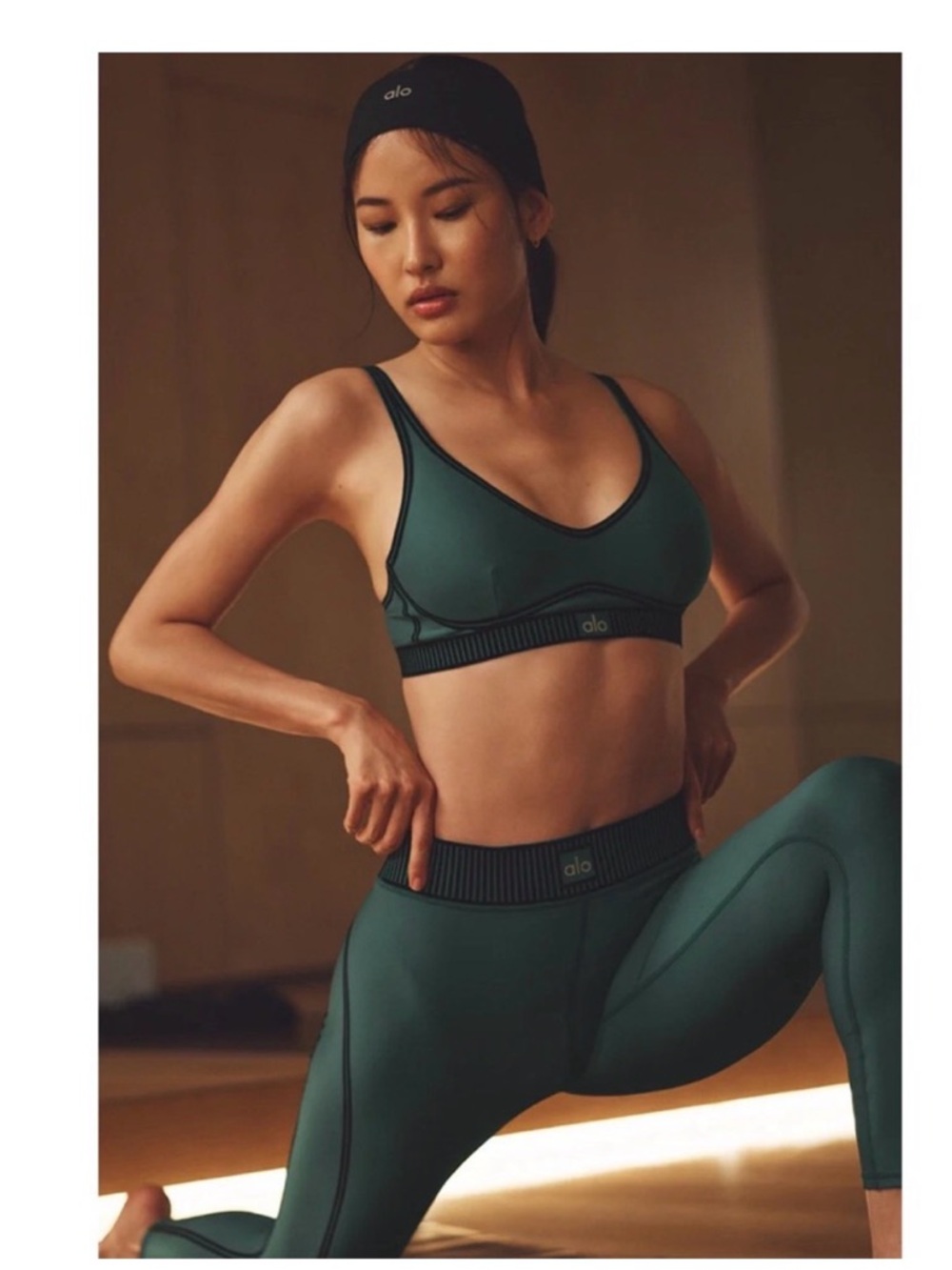 ALO Yoga Airlift High-Waist 7/8 Line Up Legging and sports bra in Winter Ivy S